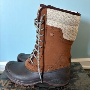 The North Face women’s Shellista II waterproof winter boots size 8